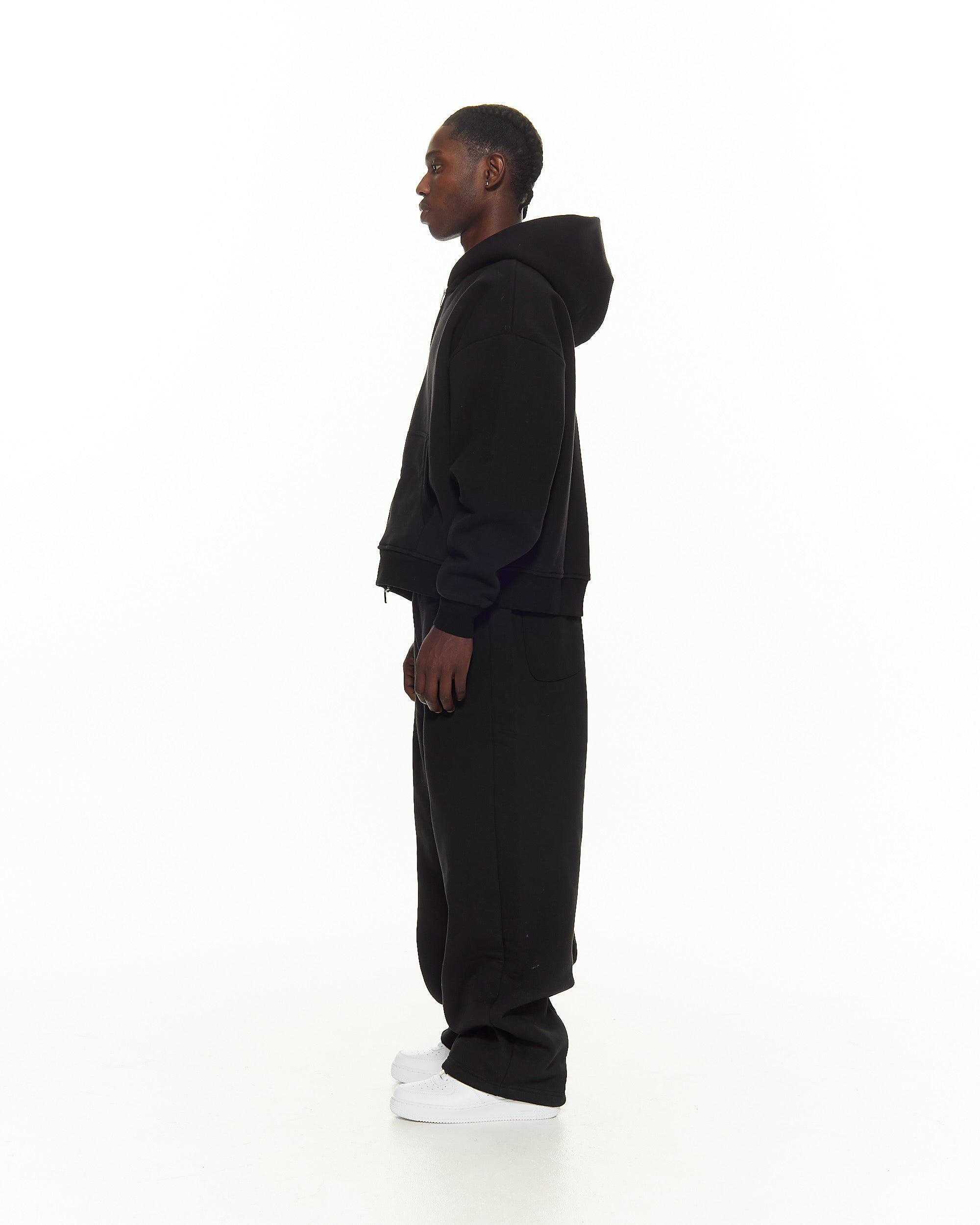 Comfort Joggers – Straight Fit – Black